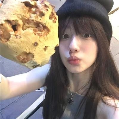 穿条纹衣的男孩